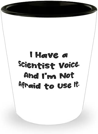 Znanstvenik za višekratnu upotrebu, imam glas znanstvenika. I ne bojim se to iskoristiti, rođendanski sarkazam od kolega
